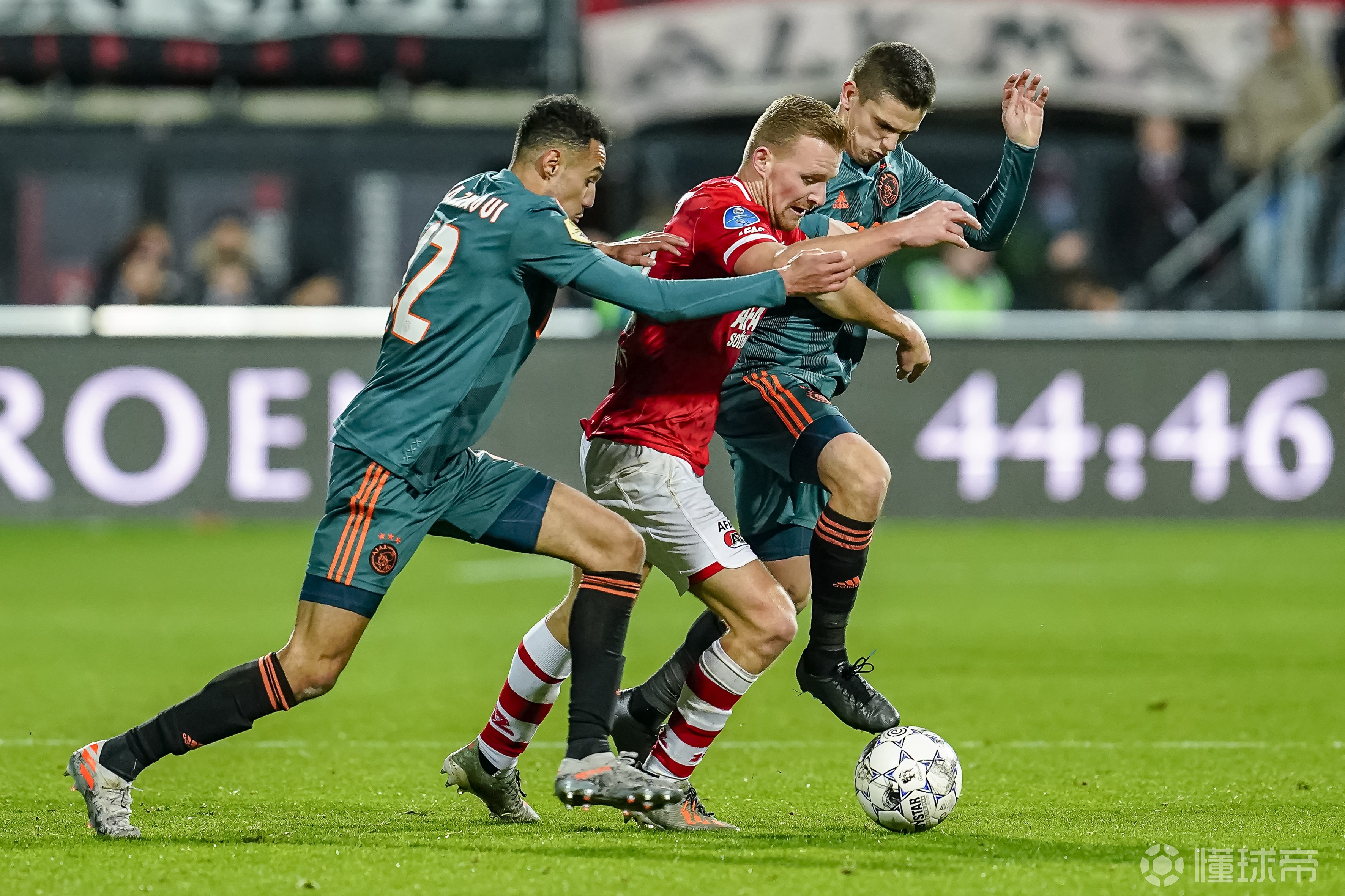 开云APP下载-窗口期瓦伦西亚调整名单以备荷甲波尔图围绕欧超杯迎来里程碑，媒体一致点评：国际比赛日菲尼克斯太阳止住颓势的简单介绍